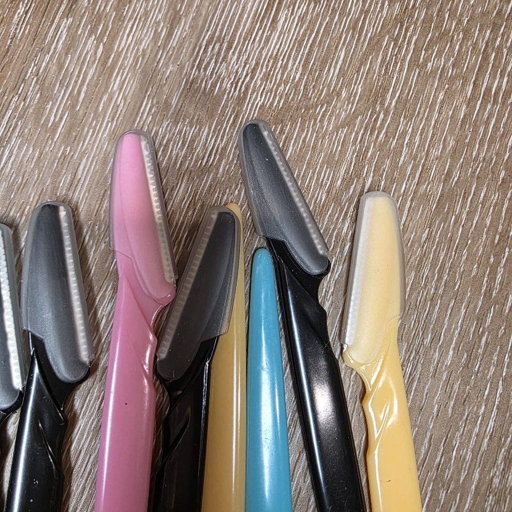 Colorful Eyebrow Razors Set - Picture 3 of 3